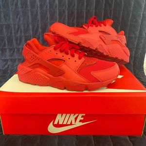 Nike Air Huarache, size 6, Varsity Red